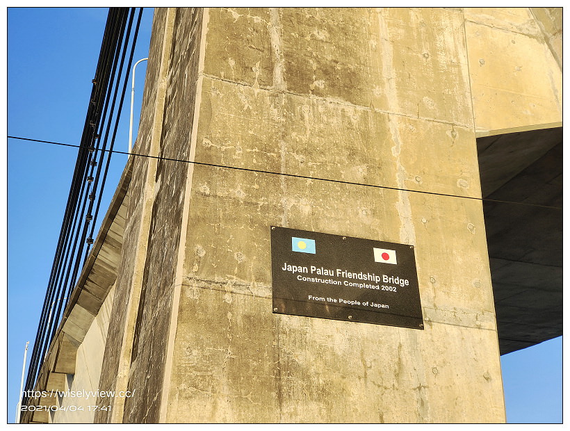 帛琉景點。科羅爾－巴貝圖阿普大橋(Koror-Babeldaob Bridge)︱蔚藍海岸的落日美景，連結最大城與最大島的跨海橋，也是帛琉與日本的友誼之橋