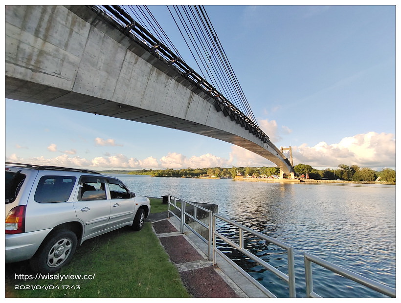 帛琉景點。科羅爾－巴貝圖阿普大橋(Koror-Babeldaob Bridge)︱蔚藍海岸的落日美景，連結最大城與最大島的跨海橋，也是帛琉與日本的友誼之橋