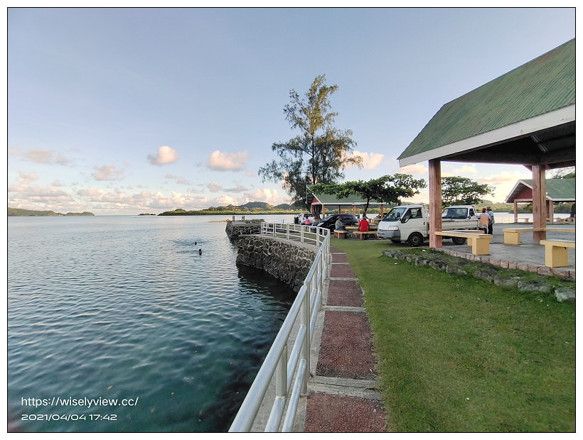 帛琉景點。科羅爾－巴貝圖阿普大橋(Koror-Babeldaob Bridge)︱蔚藍海岸的落日美景，連結最大城與最大島的跨海橋，也是帛琉與日本的友誼之橋