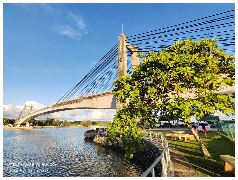帛琉景點。科羅爾－巴貝圖阿普大橋(Koror-Babeldaob Bridge)︱蔚藍海岸的落日美景，連結最大城與最大島的跨海橋，也是帛琉與日本的友誼之橋