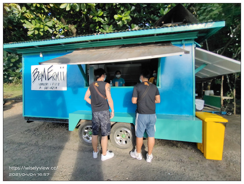 帛琉美食。Bem Ermii Burgers & Fries (Airai, Palau)︱現做餐車炭烤牛肉漢堡，在地導遊激推人氣小吃