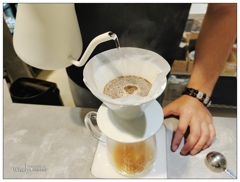 新北中和。果園先生 屏南商行︱百分百不加糖與水的原味果汁、自家烘焙手沖咖啡、限量甜點輕食～捷運景安站美食 x 中和咖啡店 x 中和現打果汁 x 烘爐地轉運站美食