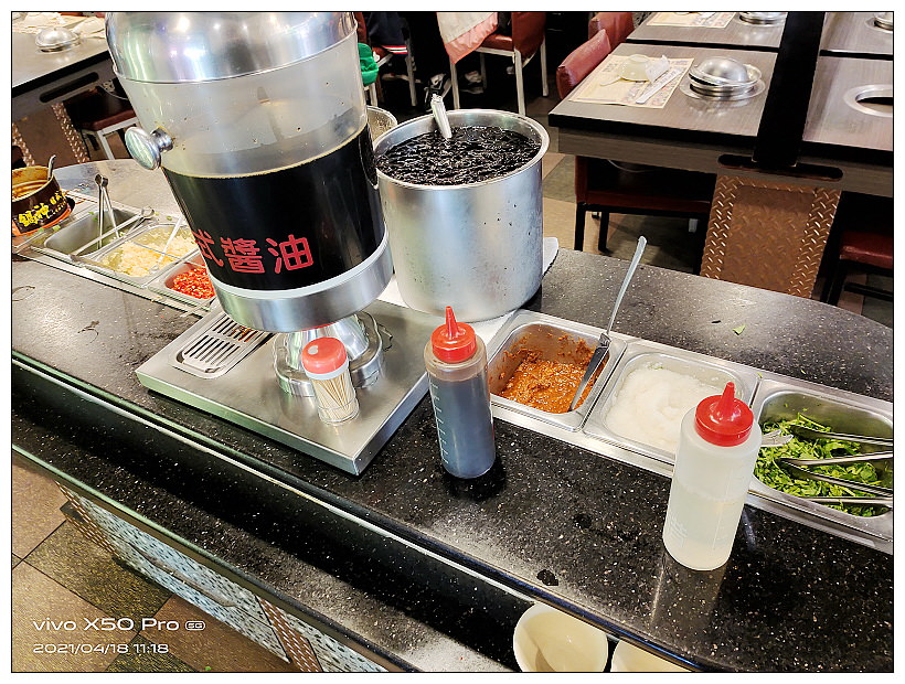 新北中和。鍋神日式涮涮鍋 自立總店︱甜湯冷飲吃到飽，老字號人氣火鍋～中和涮涮鍋 x 秀朗國小美食