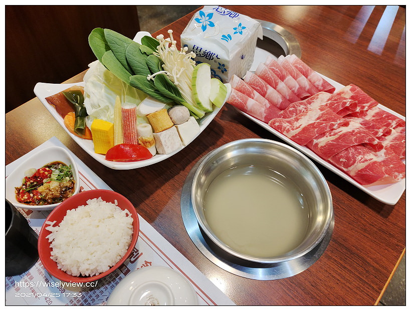 新北新店。福鼎涮涮鍋︱開鍋送肉平價日式火鍋，冰品冷飲甜點吃到飽，相鄰建國市場與耕莘醫院～捷運七張站美食 x 新店建國路美食 x 新店火鍋