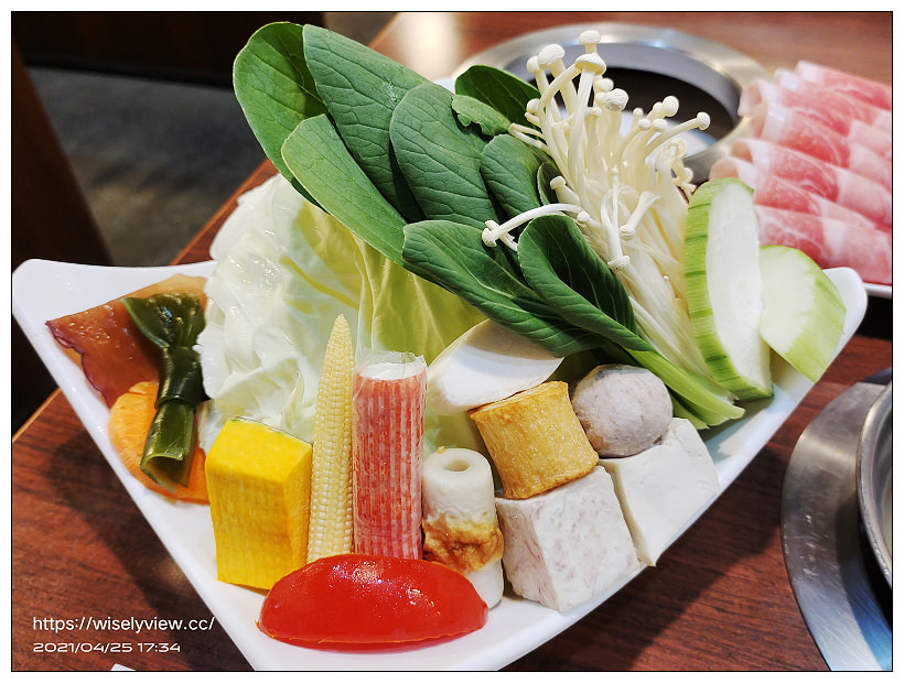 新北新店。福鼎涮涮鍋︱開鍋送肉平價日式火鍋，冰品冷飲甜點吃到飽，相鄰建國市場與耕莘醫院～捷運七張站美食 x 新店建國路美食 x 新店火鍋