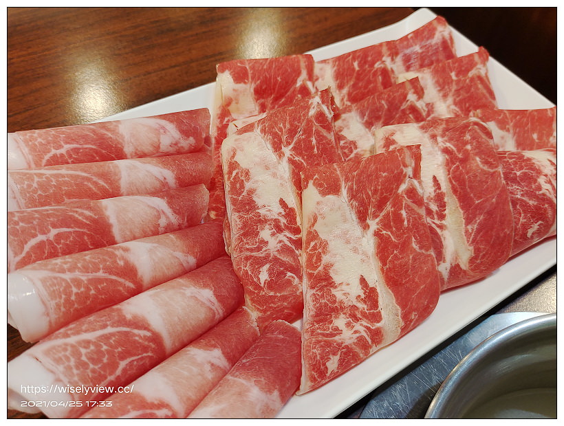 新北新店。福鼎涮涮鍋︱開鍋送肉平價日式火鍋，冰品冷飲甜點吃到飽，相鄰建國市場與耕莘醫院～捷運七張站美食 x 新店建國路美食 x 新店火鍋