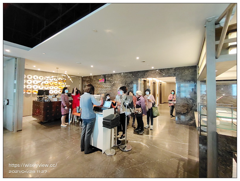 台北新板希爾頓飯店 悅市集。Semi Buffet 2021︱360元主餐加送吃到飽甜點沙拉吧～捷運板橋站美食