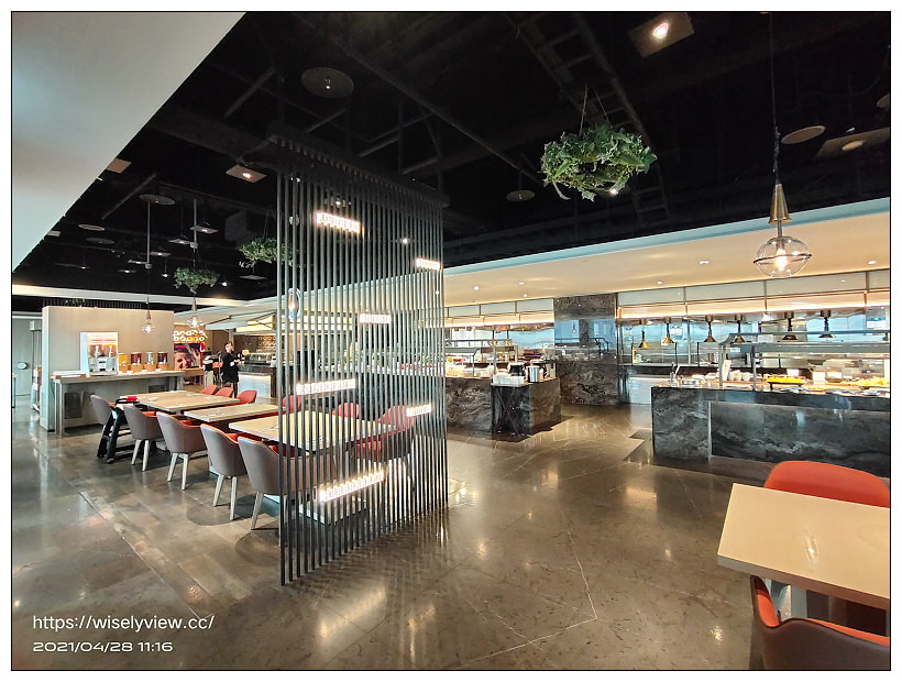 台北新板希爾頓飯店 悅市集。Semi Buffet 2021︱360元主餐加送吃到飽甜點沙拉吧～捷運板橋站美食