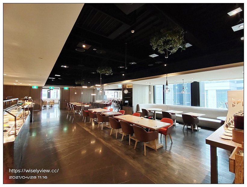 台北新板希爾頓飯店 悅市集。Semi Buffet 2021︱360元主餐加送吃到飽甜點沙拉吧～捷運板橋站美食