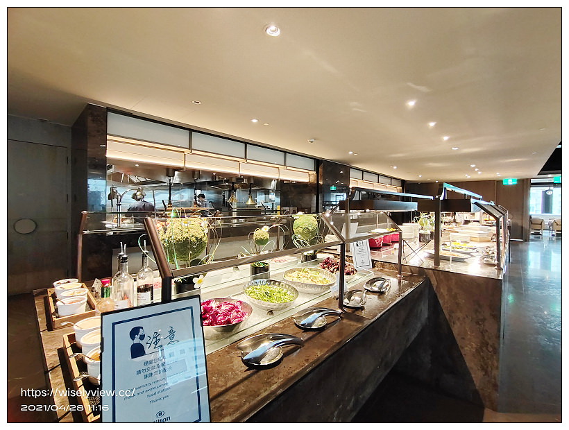 台北新板希爾頓飯店 悅市集。Semi Buffet 2021︱360元主餐加送吃到飽甜點沙拉吧～捷運板橋站美食