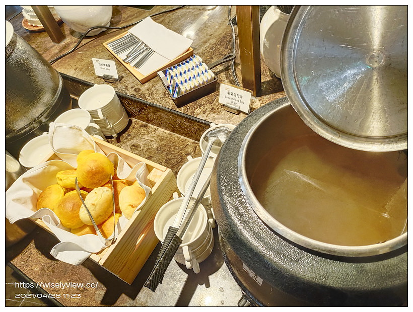 台北新板希爾頓飯店 悅市集。Semi Buffet 2021︱360元主餐加送吃到飽甜點沙拉吧～捷運板橋站美食