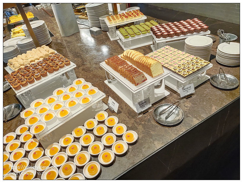 台北新板希爾頓飯店 悅市集。Semi Buffet 2021︱360元主餐加送吃到飽甜點沙拉吧～捷運板橋站美食