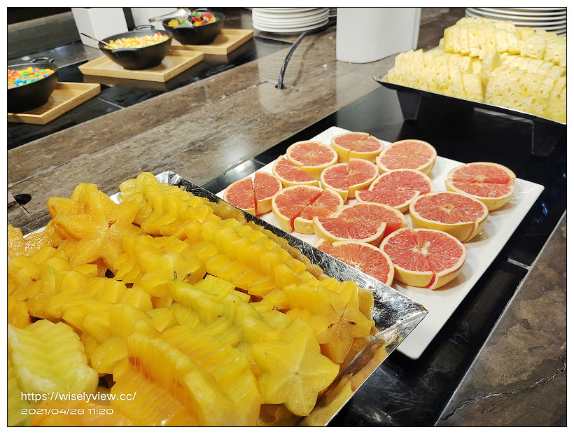 台北新板希爾頓飯店 悅市集。Semi Buffet 2021︱360元主餐加送吃到飽甜點沙拉吧～捷運板橋站美食
