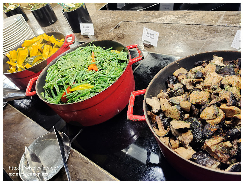 台北新板希爾頓飯店 悅市集。Semi Buffet 2021︱360元主餐加送吃到飽甜點沙拉吧～捷運板橋站美食