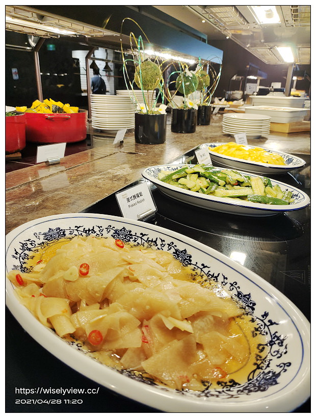 台北新板希爾頓飯店 悅市集。Semi Buffet 2021︱360元主餐加送吃到飽甜點沙拉吧～捷運板橋站美食