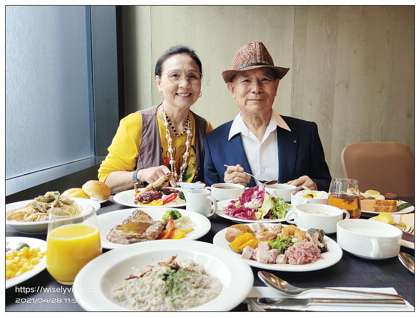 台北新板希爾頓飯店 悅市集。Semi Buffet 2021︱360元主餐加送吃到飽甜點沙拉吧～捷運板橋站美食