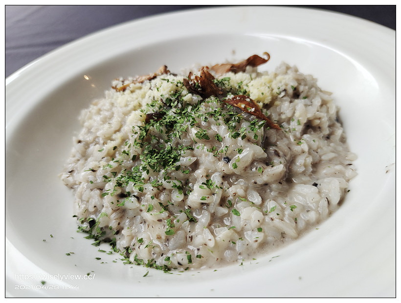 台北新板希爾頓飯店 悅市集。Semi Buffet 2021︱360元主餐加送吃到飽甜點沙拉吧～捷運板橋站美食