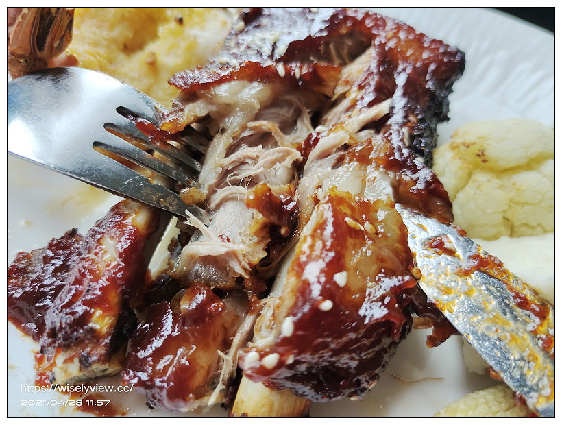 台北新板希爾頓飯店 悅市集。Semi Buffet 2021︱360元主餐加送吃到飽甜點沙拉吧～捷運板橋站美食