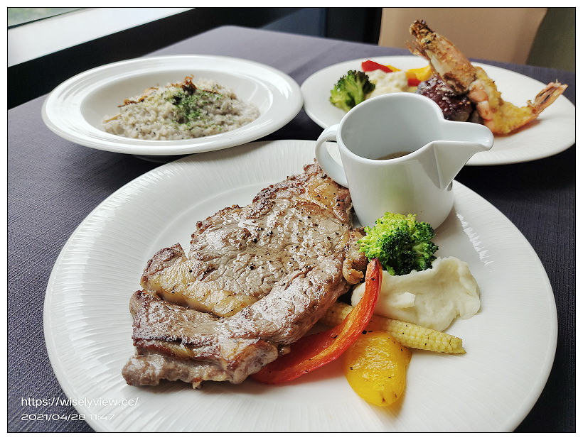 台北新板希爾頓飯店 悅市集。Semi Buffet 2021︱360元主餐加送吃到飽甜點沙拉吧～捷運板橋站美食