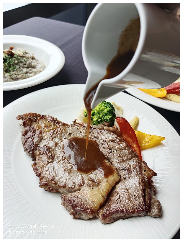 台北新板希爾頓飯店 悅市集。Semi Buffet 2021︱360元主餐加送吃到飽甜點沙拉吧～捷運板橋站美食