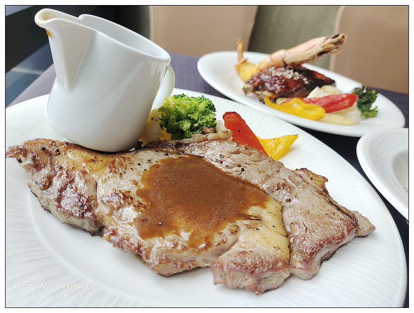 台北新板希爾頓飯店 悅市集。Semi Buffet 2021︱360元主餐加送吃到飽甜點沙拉吧～捷運板橋站美食