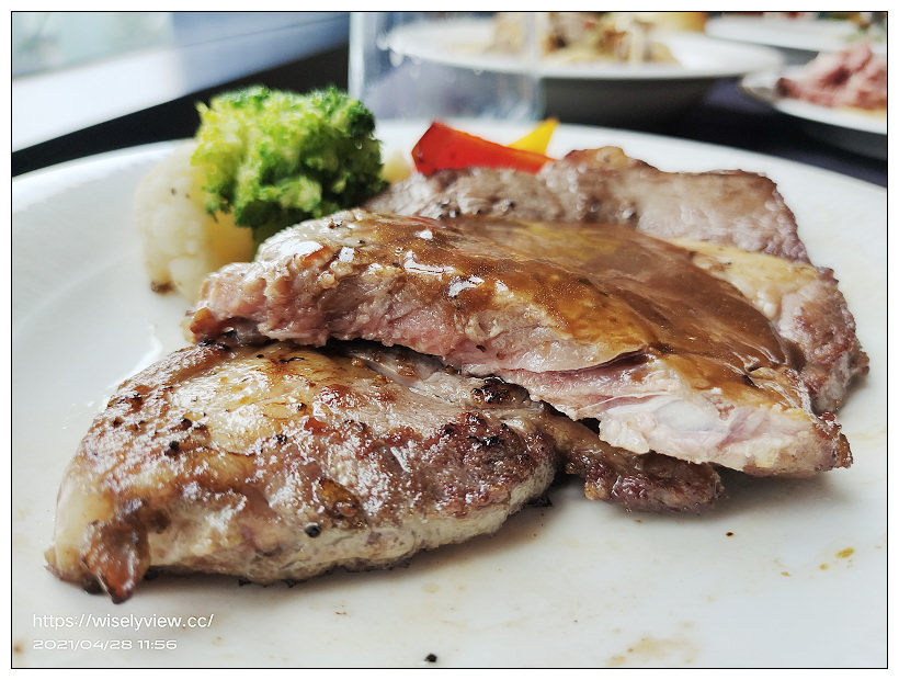 台北新板希爾頓飯店 悅市集。Semi Buffet 2021︱360元主餐加送吃到飽甜點沙拉吧～捷運板橋站美食