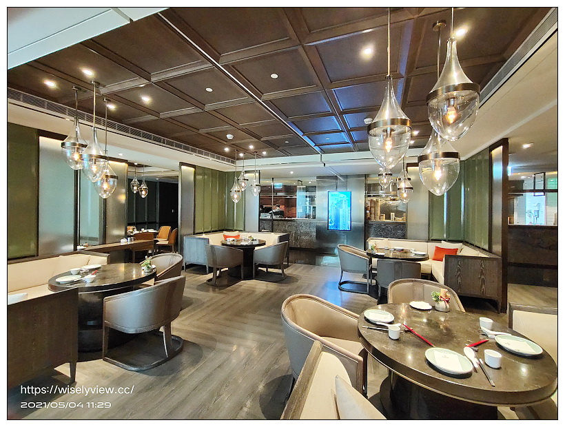 台北新板希爾頓酒店 Hilton Taipei Sinban︱高年級假期銀髮族，一泊二食住宿專案：中式午餐港點與自助吧早餐吃到飽，還有空中泳池可盡情暢游免費使用