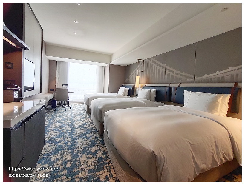 台北新板希爾頓酒店 Hilton Taipei Sinban︱高年級假期銀髮族，一泊二食住宿專案：中式午餐港點與自助吧早餐吃到飽，還有空中泳池可盡情暢游免費使用