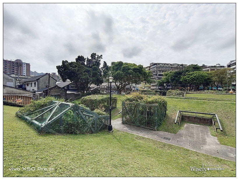 台北景點。四四南村-環境交通︱相鄰台北101約會散步好去處，信義公民會館暨眷村文化公園