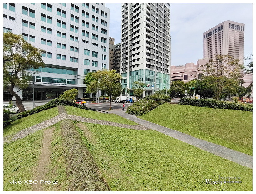 台北景點。四四南村-環境交通︱相鄰台北101約會散步好去處，信義公民會館暨眷村文化公園