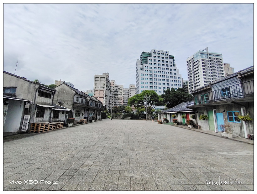 台北景點。四四南村-環境交通︱相鄰台北101約會散步好去處，信義公民會館暨眷村文化公園