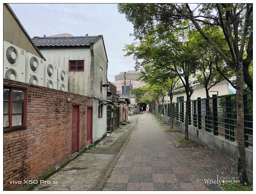 台北景點。四四南村-環境交通︱相鄰台北101約會散步好去處，信義公民會館暨眷村文化公園