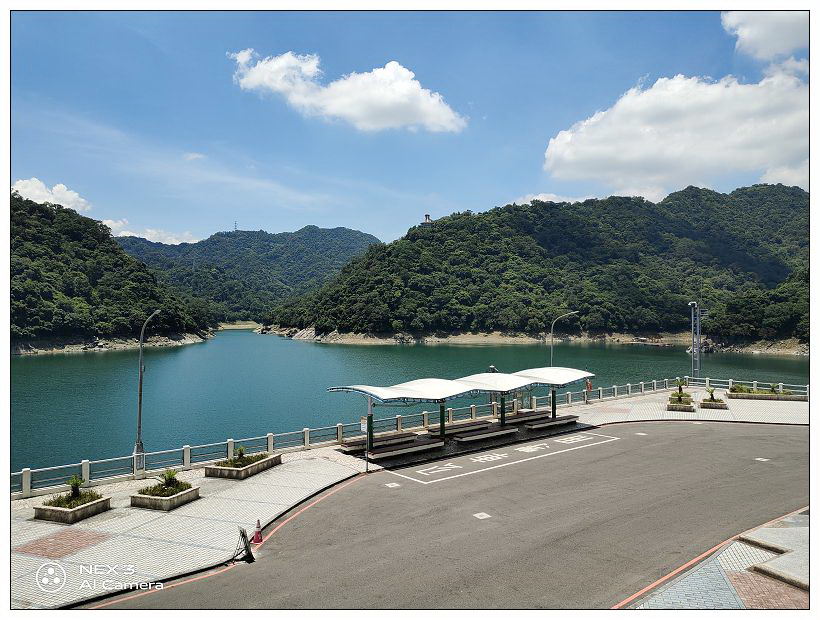 桃園景點。石門水庫|嵩台壩頂拍照打卡景點,登高望遠絕佳景色~台灣好行景點 x 桃園自由行 桃園景點。石門水庫|嵩台壩頂拍照打卡景點,登高望遠絕佳景色~台灣好行景點 x 桃園自由行