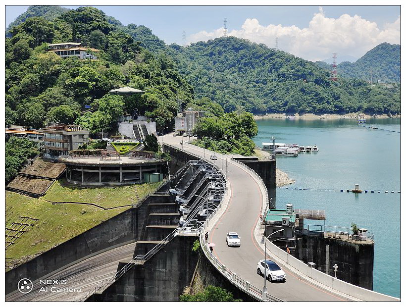 桃園景點。石門水庫|嵩台壩頂拍照打卡景點,登高望遠絕佳景色~台灣好行景點 x 桃園自由行 桃園景點。石門水庫|嵩台壩頂拍照打卡景點,登高望遠絕佳景色~台灣好行景點 x 桃園自由行