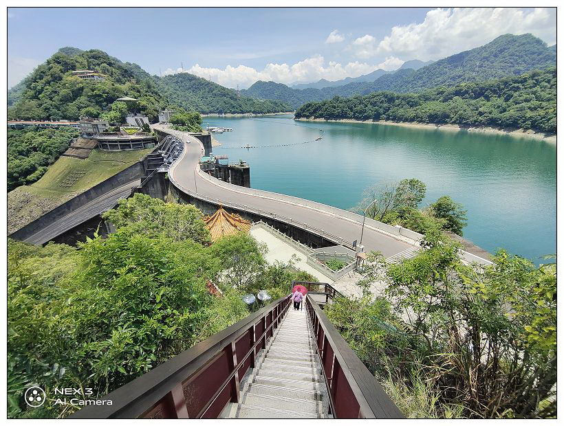 桃園景點。石門水庫|嵩台壩頂拍照打卡景點,登高望遠絕佳景色~台灣好行景點 x 桃園自由行 桃園景點。石門水庫|嵩台壩頂拍照打卡景點,登高望遠絕佳景色~台灣好行景點 x 桃園自由行