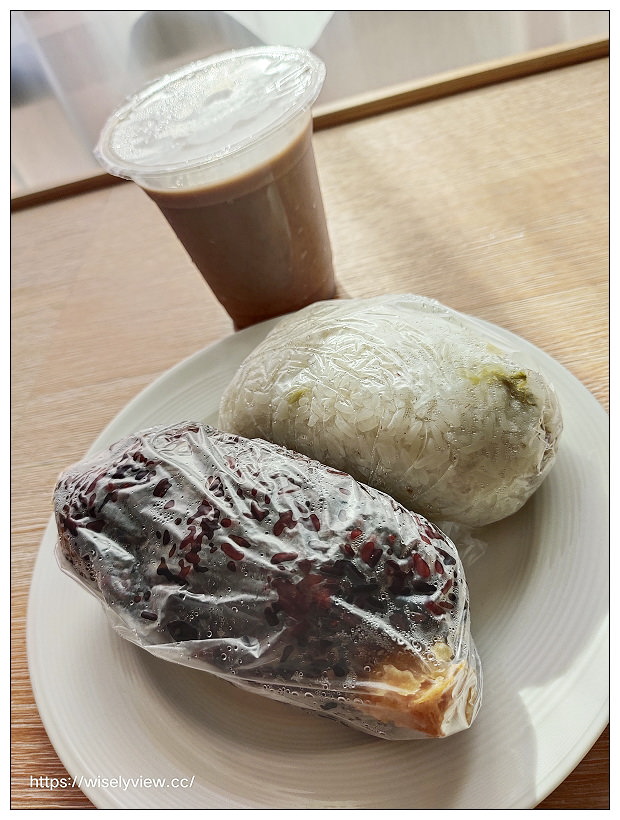 台北中山。阿弟仔飯糰｜松江路297巷早餐攤車，混合紫米口味便宜好吃～行天宮早餐 x 捷運行天宮站美食