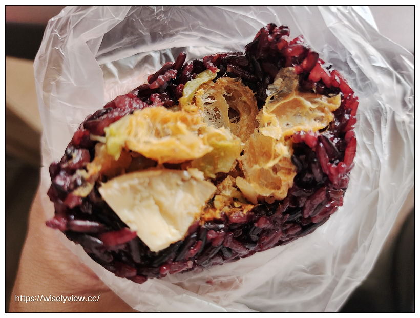 台北中山。阿弟仔飯糰｜松江路297巷早餐攤車，混合紫米口味便宜好吃～行天宮早餐 x 捷運行天宮站美食
