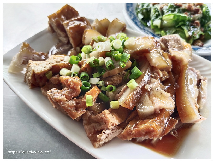 台北文山。福音小館藥膳牛肉麵｜景美萬隆在地私房美食，百元有找湯頭甘甜份量多，必嚐厚切豬耳朵～捷運萬隆站美食 x 景美美食 x 景美牛肉麵 x 台北牛肉麵