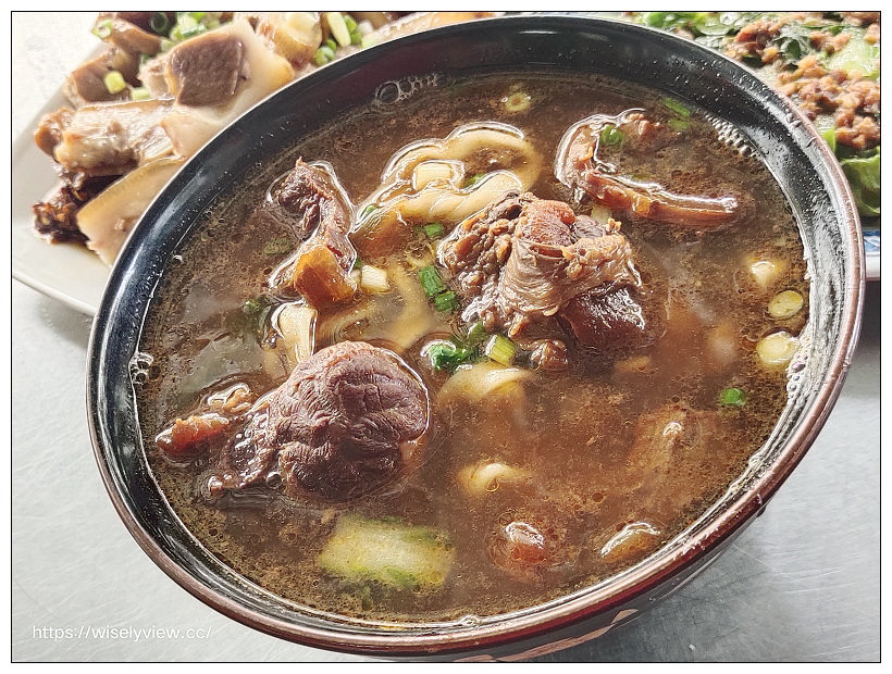 台北文山。福音小館藥膳牛肉麵｜景美萬隆在地私房美食，百元有找湯頭甘甜份量多，必嚐厚切豬耳朵～捷運萬隆站美食 x 景美美食 x 景美牛肉麵 x 台北牛肉麵