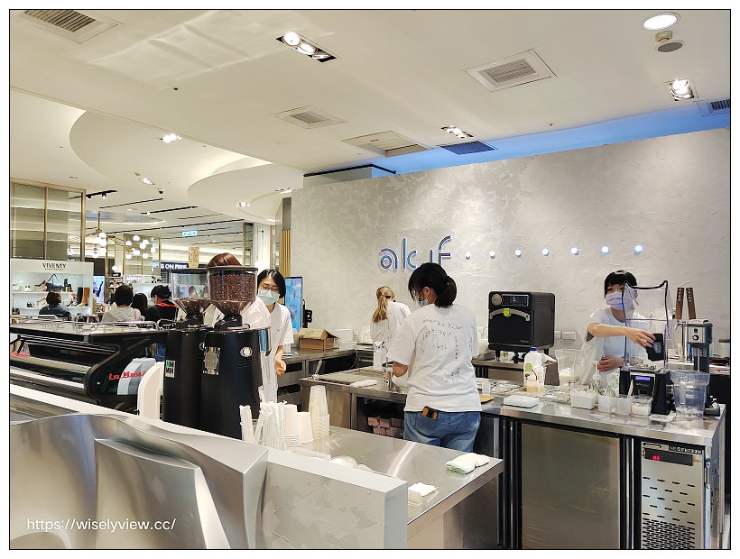 Ak.if 未來咖啡概念店。台北新光三越信義A8 ｜Fika Fika Cafe、橙果設計聯名品牌～捷運市政府站美食