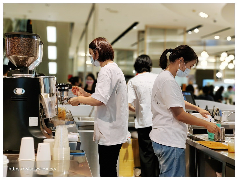 Ak.if 未來咖啡概念店。台北新光三越信義A8 ｜Fika Fika Cafe、橙果設計聯名品牌～捷運市政府站美食