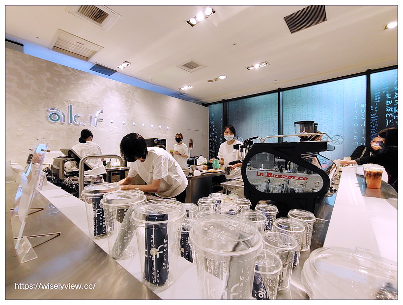 Ak.if 未來咖啡概念店。台北新光三越信義A8 ｜Fika Fika Cafe、橙果設計聯名品牌～捷運市政府站美食