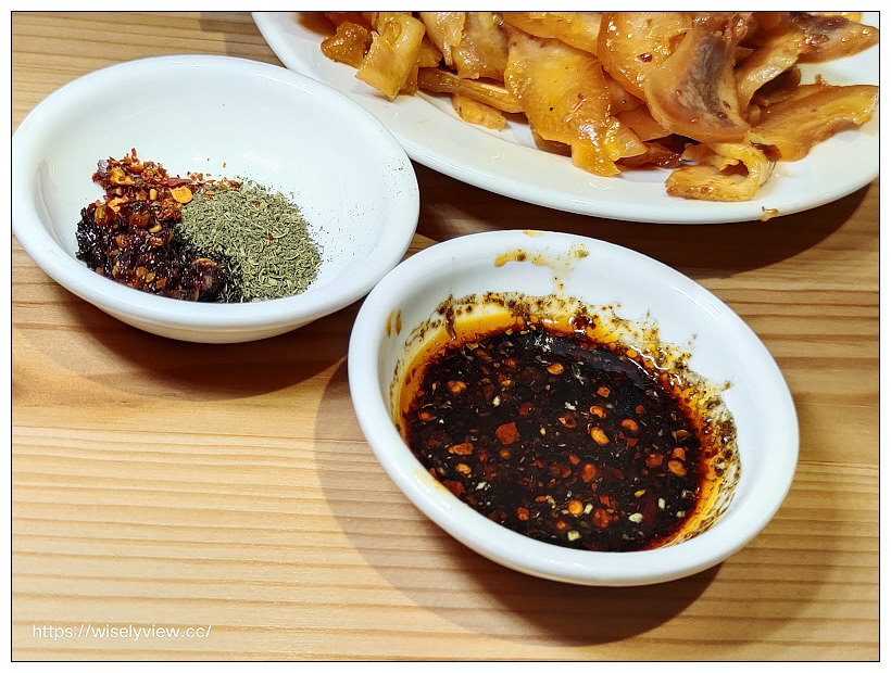 新北新店。林蜀墊川味麵堂︱巷弄內川味香辣麵食,藤椒紅油豬頭皮好吃~捷運七張站美食 x 新店美食 新北新店。林蜀墊川味麵堂︱巷弄內川味香辣麵食,藤椒紅油豬頭皮好吃~捷運七張站美食 x 新店美食