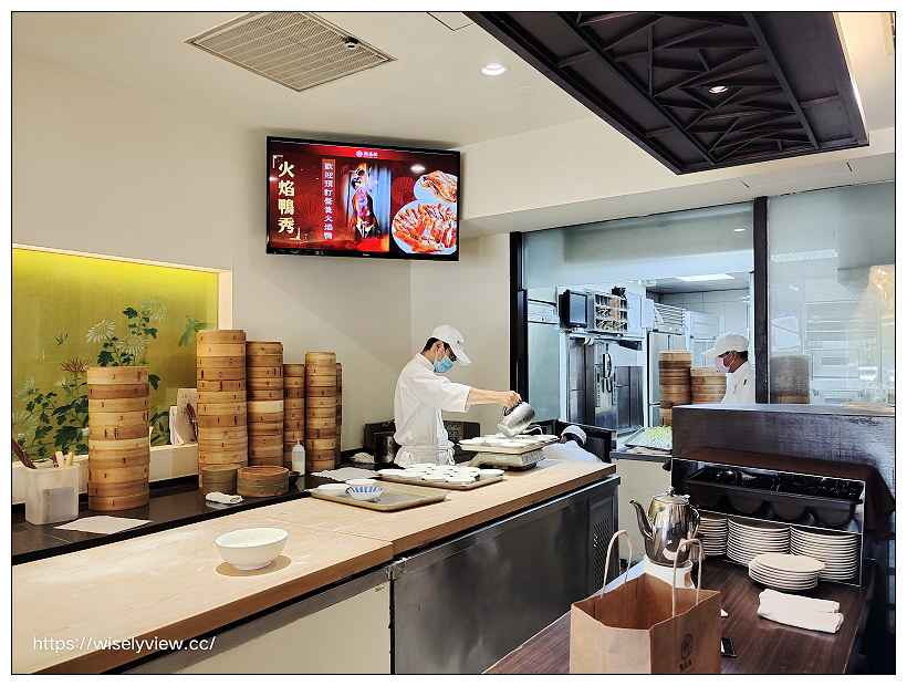 台北松山。點水樓南京店︱2021秋蟹料理：紅蟳米粉鍋、火焰櫻桃鴨二吃、金沙賽螃蟹、黑蒜蟹黃小籠湯包～捷運台北小巨蛋站美食 x 米其林必比登美食