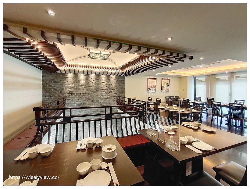 台北松山。點水樓南京店︱2021秋蟹料理：紅蟳米粉鍋、火焰櫻桃鴨二吃、金沙賽螃蟹、黑蒜蟹黃小籠湯包～捷運台北小巨蛋站美食 x 米其林必比登美食