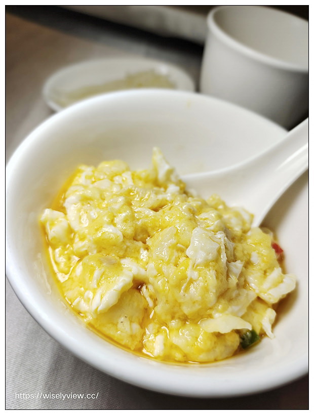 台北松山。點水樓南京店︱2021秋蟹料理：紅蟳米粉鍋、火焰櫻桃鴨二吃、金沙賽螃蟹、黑蒜蟹黃小籠湯包～捷運台北小巨蛋站美食 x 米其林必比登美食