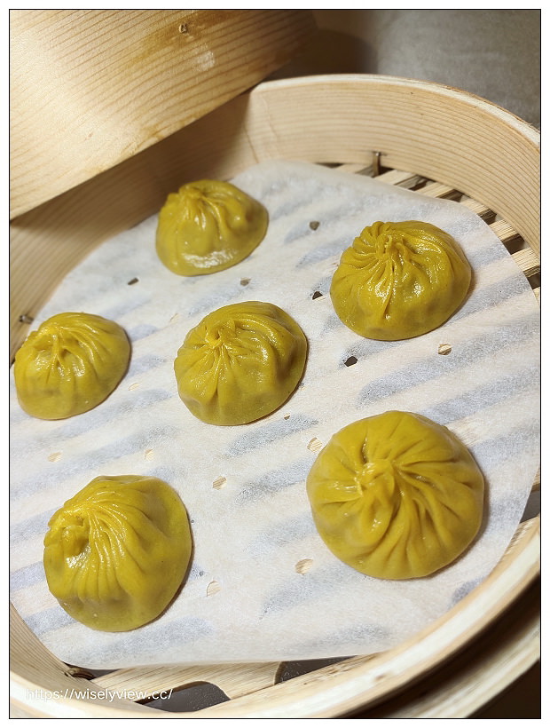 台北松山。點水樓南京店︱2021秋蟹料理：紅蟳米粉鍋、火焰櫻桃鴨二吃、金沙賽螃蟹、黑蒜蟹黃小籠湯包～捷運台北小巨蛋站美食 x 米其林必比登美食