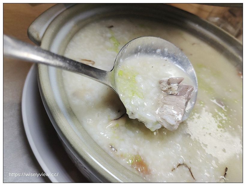 台北松山。點水樓南京店︱2021秋蟹料理：紅蟳米粉鍋、火焰櫻桃鴨二吃、金沙賽螃蟹、黑蒜蟹黃小籠湯包～捷運台北小巨蛋站美食 x 米其林必比登美食