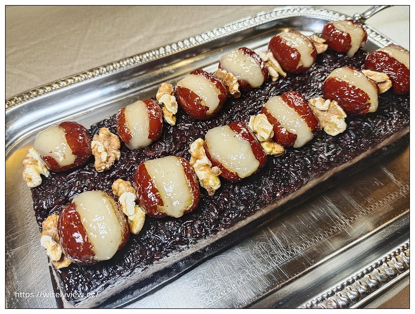 台北松山。點水樓南京店︱2021秋蟹料理：紅蟳米粉鍋、火焰櫻桃鴨二吃、金沙賽螃蟹、黑蒜蟹黃小籠湯包～捷運台北小巨蛋站美食 x 米其林必比登美食