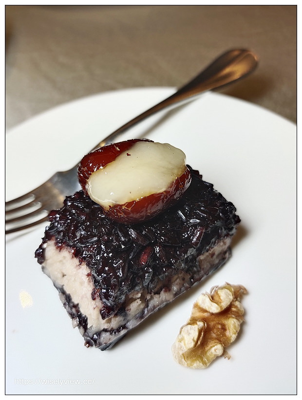 台北松山。點水樓南京店︱2021秋蟹料理：紅蟳米粉鍋、火焰櫻桃鴨二吃、金沙賽螃蟹、黑蒜蟹黃小籠湯包～捷運台北小巨蛋站美食 x 米其林必比登美食